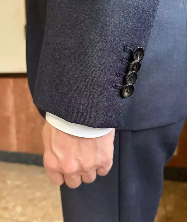 「仕事のデキない人ほど｢カッコいいスーツ｣を着ている…信頼度がゼロになる｢ビジネスで一発アウト｣着こなし5選」の画像