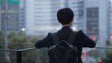 「大事な商談に｢ビジネスリュック｣は一発アウト…相手から｢仕事のデキない人｣認定されるNGアイテム3選【2026年4月BEST】」の画像1