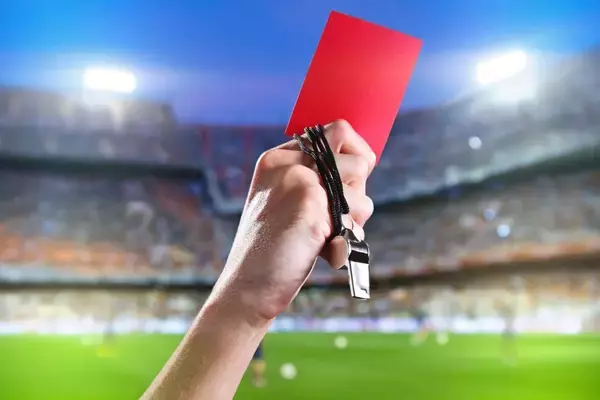 「サッカーで手を使ったゴールは反則なのに…日本生命社員の不正に感じた企業の｢コンプラ研修｣の深刻な形骸化」の画像