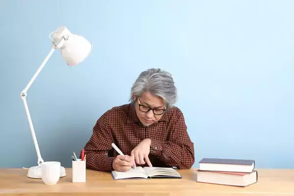 だから目標なんて宣言するな…72歳で英検1級に合格した人が"たった1人"を除いて誰にも言わず独学したワケ