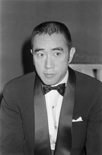 三島由紀夫は｢胸毛をください｣という冗談に笑顔で返した…渋谷の｢大盛堂書店｣3代目だけが知る天才作家の素顔