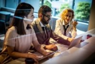 エレベーター前で深々とお辞儀…世界の一流が｢感銘を受けると同時に疑念を抱く｣日本人の不思議な慣習3つ