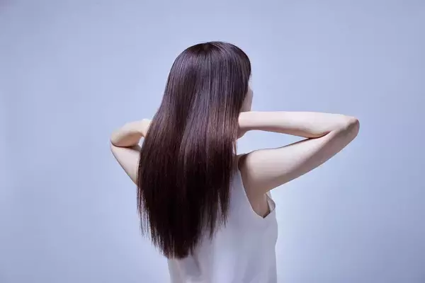 「どんなに高価な服でも隠し切れない…スピーチのプロが指摘する｢驚くほど年齢が現れる身体の部位｣」の画像