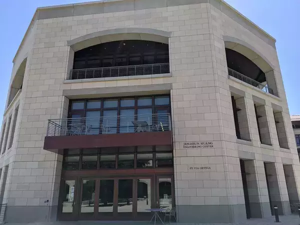 「スタンフォード大講演会場はざわめいた…｢みなさんが苦労するよう願います!｣NVIDIA創業者が発言に込めた真意」の画像