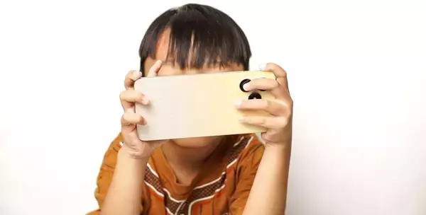 ｢デジタル自閉症｣の深刻…世界の4割の国が子供のスマホを規制する中､周回遅れの日本が失うもの