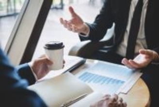 ｢暑いですね｣｢お元気でした?｣は一発で仕事のデキない人認定される…デキる人が使う最強の雑談フレーズ