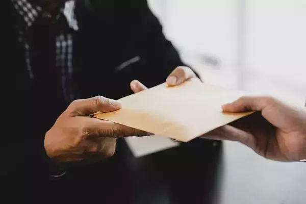 「虚栄心をくすぐり師弟関係に…元陸上自衛隊ナンバー2に内部文書を出させた"ロシア諜報員の手口"」の画像