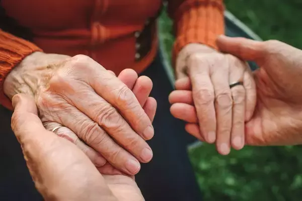 ｢人はやっぱり朽ちていく…｣万能だった母に献身介護の70代息子が心に誓った自分の老後の生き方