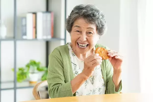「｢足腰がヨボヨボ｣よりはるかに危険…豆腐すら食べられなくなる｢口腔機能低下症｣を防ぐ"高齢者の趣味"」の画像