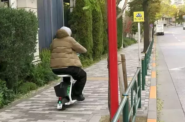 「無免許の外国人が歩道を｢爆走｣する未来が見える…｢LUUP公認｣に踏み切った京都府が直面する3つの大問題」の画像