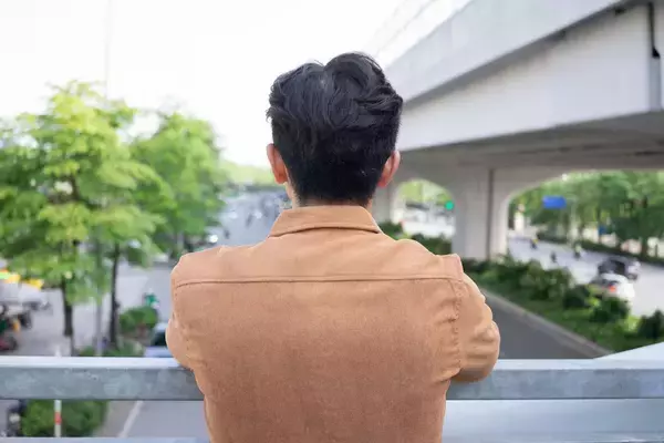 ｢ボディーバッグはダサい｣そんな言葉は無視していい…"休日の男性ファッション"が無限に叩かれる残念な理由