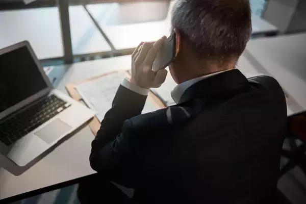 「｢ボディーバッグはダサい｣そんな言葉は無視していい…"休日の男性ファッション"が無限に叩かれる残念な理由」の画像
