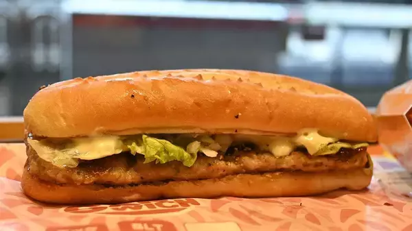 「マクドナルドに｢10円安く｣対抗し燃え尽きた…モスバーガーは生き残り､ロッテリアが｢一人負け｣した理由」の画像