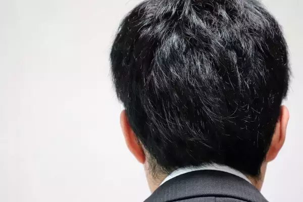 ｢清潔感のない男性｣ほどこの髪形をしている…｢初対面で一発アウト｣な男性のヘアスタイル3選