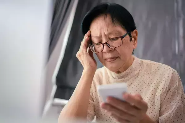 「｢明日までに100社調べておいて｣IT社長から休みなくチャット指示…大量業務を月2万5000円で請ける過労シニア」の画像