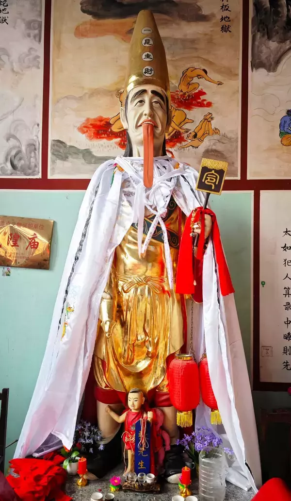 「日本人は"本当の中国"を知らない…中国版TikTokに日々投稿される｢毛沢東が消せなかった｣珍奇なローカル神たち」の画像