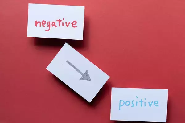 「ことばを変えると､人生が変わる…言語学者が教える｢ネガティブな感情｣がスーッと消える"魔法のフレーズ"」の画像