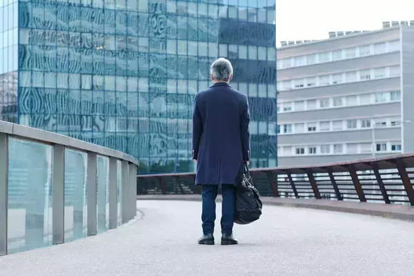 「たった1行経歴を足しただけで年収700万円のオファーが殺到…60代･元メガバンカーが職務経歴書に加えたこと」の画像