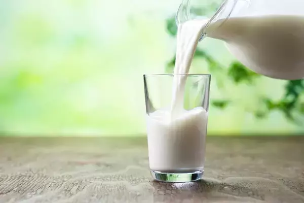 「麦茶でもスポドリでも経口補水液でもない…最新研究で判明､熱中症を防ぐ｢コンビニで買える飲み物｣の名前」の画像