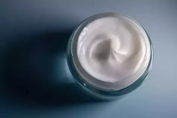 「年齢より若々しい人は絶対口にしない…知らぬうちに"肌老化を加速させる人"に共通する｢口ぐせ｣」の画像