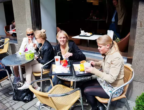 「｢スマイル｣こそ金儲けの原理原則だ…藤田田が考案した｢従業員が自動的に笑う｣マックの物理的仕掛け」の画像