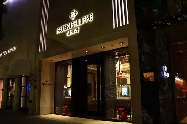 「ロレックスでもAppleWatchでもない…代々続く｢本物の富裕層｣が身に着けている"時計ブランドの名前"と意外な価格」の画像