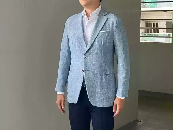 「堅い服装にもカジュアルにも一瞬で変身…ビジネスで｢夏の服装｣を外さない人が持ち歩いている｢ひみつ道具｣」の画像