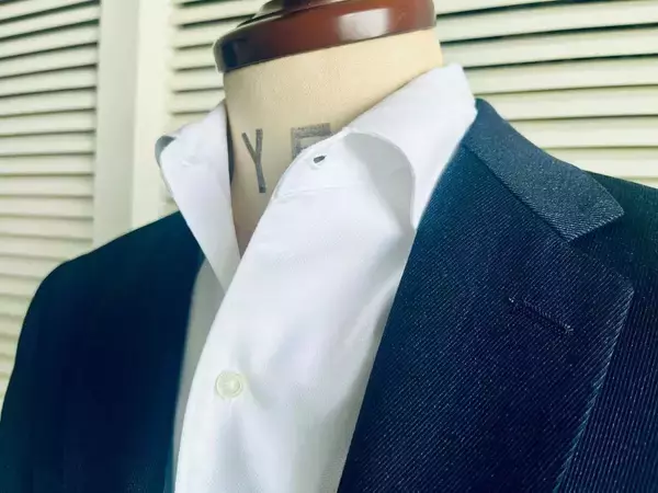 「堅い服装にもカジュアルにも一瞬で変身…ビジネスで｢夏の服装｣を外さない人が持ち歩いている｢ひみつ道具｣」の画像