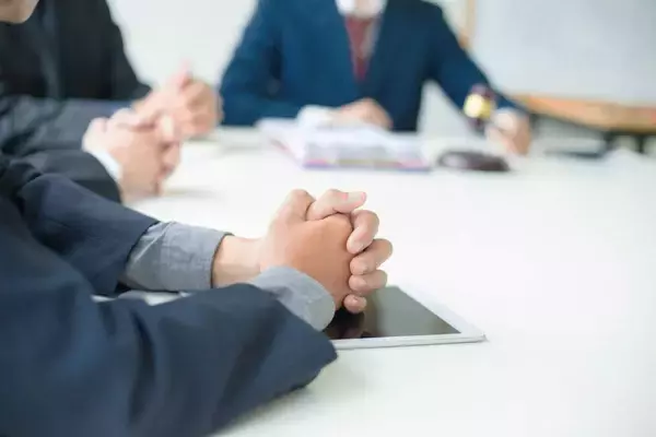 「｢みんなの意見を聞かせて｣は逆効果…1時間話しても何も決まらない会議を生む残念な上司の｢口ぐせ｣あと3つ」の画像