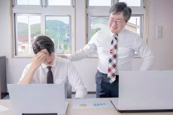 「だから部下の心が冷めてしまう…平成の常識｢みんなの前で褒める｣が令和で"絶対NG"になった理由」の画像