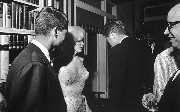 「致死量の薬物なし､異常に腫れたS字結腸…36歳でこの世を去った女優マリリン･モンローの"壮絶な最期"」の画像