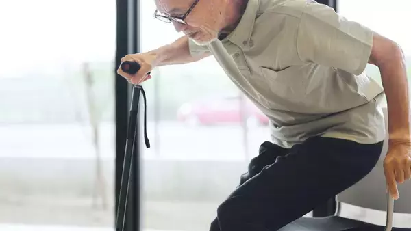 「｢この日常動作ができないと余命半年以内｣2000人看取った医師が重視する｢患者の命｣の最もわかりやすい指標」の画像