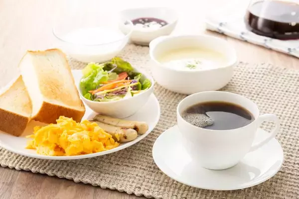 「コーヒーを飲む時間によっては｢夜型→朝型｣の転換が可能…新しくわかった｢カフェイン｣の魅力的な効果」の画像