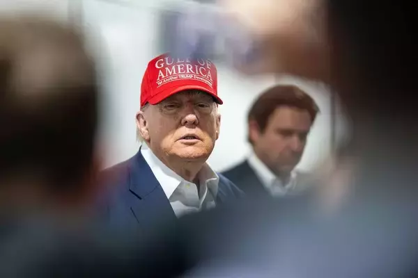 スマホを持っていただけで射殺…だから噴き出した､トランプ移民取り締まりにアメリカ人が猛反発する理由