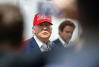 スマホを持っていただけで射殺…だから噴き出した､トランプ移民取り締まりにアメリカ人が猛反発する理由