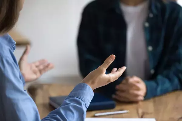 ｢どうして私にそのお話を?｣いつも自慢ばかりの不愉快な人を撃退する"遠回しな質問フレーズ"2パターン