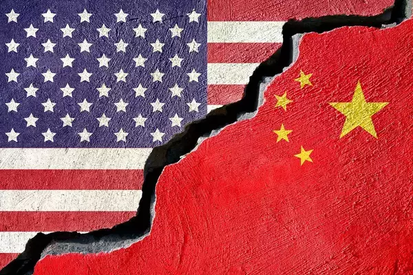 「習近平のメンツは丸つぶれ…トランプが帰国直前にメディアの前で"中国からの支給品"をゴミ箱に捨てた意図」の画像