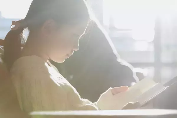 「東大教授｢便利と引き換えに脳が退化する｣…紙の本にあって電子書籍にない脳を鍛える"たった一つの要素"」の画像
