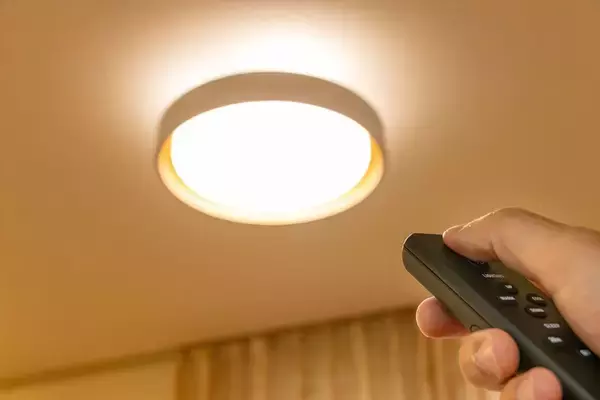 ｢朝から晩まで同じ照明｣では熟睡できない…潜水艦内でも採用｢体内時計が狂わない｣光の浴び方