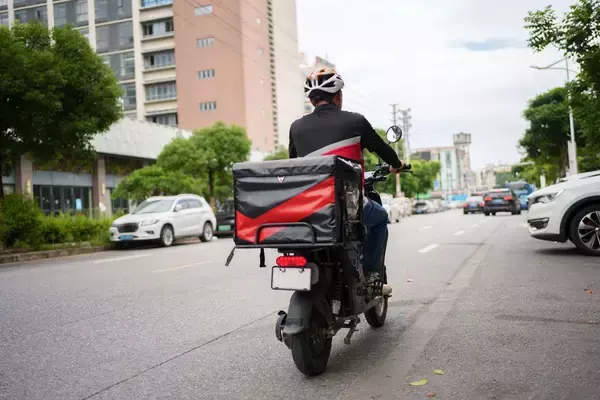 大学院まで出たのにフードデリバリーで稼ぐしかない…超学歴社会の中国で起きている｢学歴下沈｣という悲劇