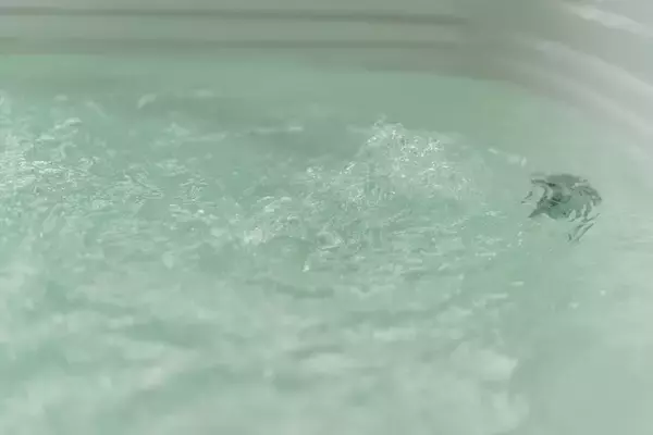 42度でも39度でも水風呂でもない…7万人を調査した医師が勧める｢老後のヨボヨボ化を防ぐ｣夏のお風呂の温度
