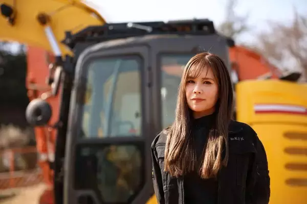年収60万円の清掃パート→工事現場で800万円…2児のシングルマザーがショベルを操る"重機女子"になるまで
