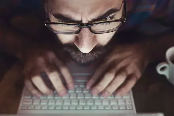 人は誰かを攻撃するとドーパミンがドバドバ放出される…SNSに蔓延する"やっかいな正義感"の正体