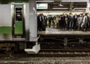 本当は5秒で回収できるのに…駅員が｢線路内の落とし物｣にすぐ対応しないワケ【新生活の移動が楽しくなる雑学3選】
