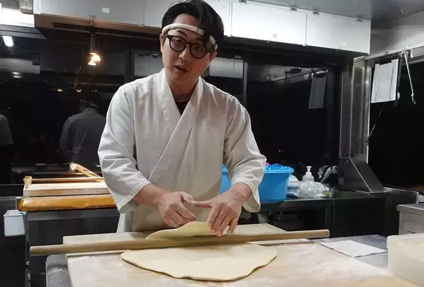 「自社のうどんは一杯も売らなかった…丸亀製麺が｢店舗ゼロの丸亀市｣で"地元店だけ"のうどん祭りを開いた理由」の画像