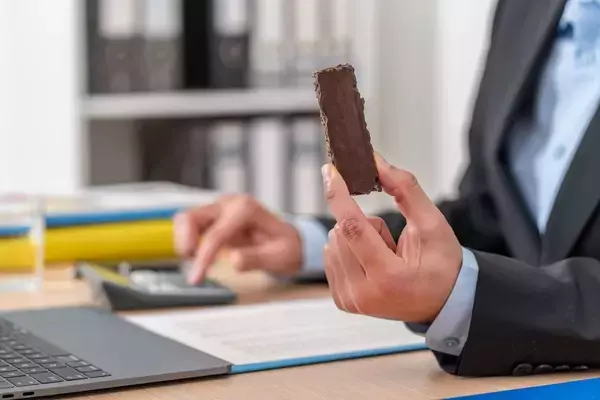 「｢健康のために一日しっかり三食食べる｣は大間違い…"5回でも3回でもない"栄養士が勧める食事回数の最適解」の画像