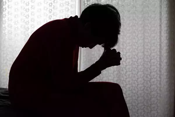 奨学金に押しつぶされ子供も持てない…123万人の外国人労働者を歓迎する高市政権が見ていない｢日本人の現実｣
