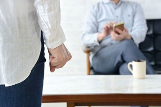 ｢もっと家事やって｣よりも断然効果的…腰が重い"家でゴロゴロ夫"を簡単にやる気にさせる｢妻の5文字｣