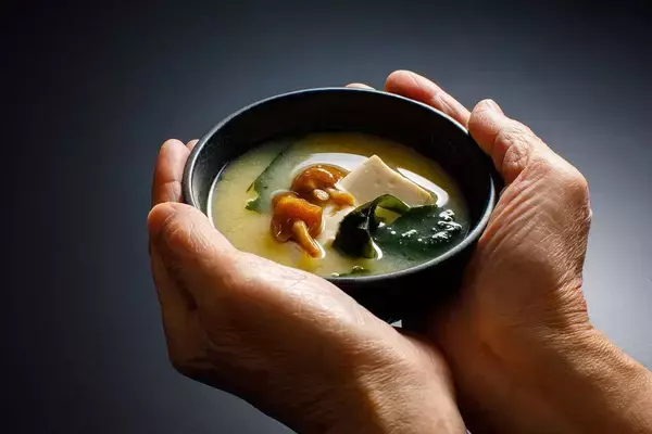 「スパッと切って味噌汁に入れるだけ…｢GW明けのメンタル不調｣に効く玉ねぎでもキャベツでもない"丸い野菜"」の画像