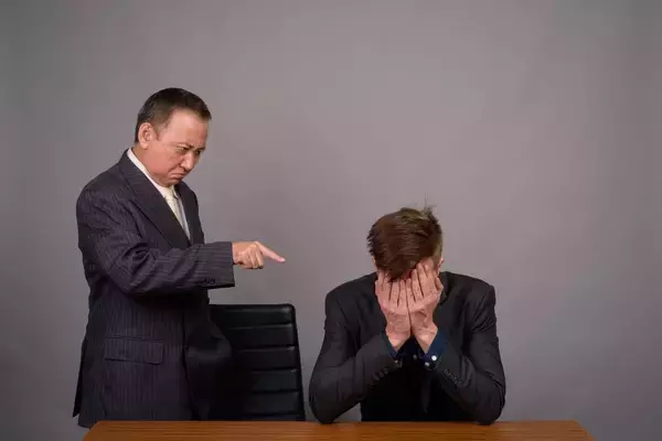 「話を聞かずに一方的にまくし立ててくる…｢理不尽上司｣を反省させるすごい切り返しフレーズ3パターン」の画像